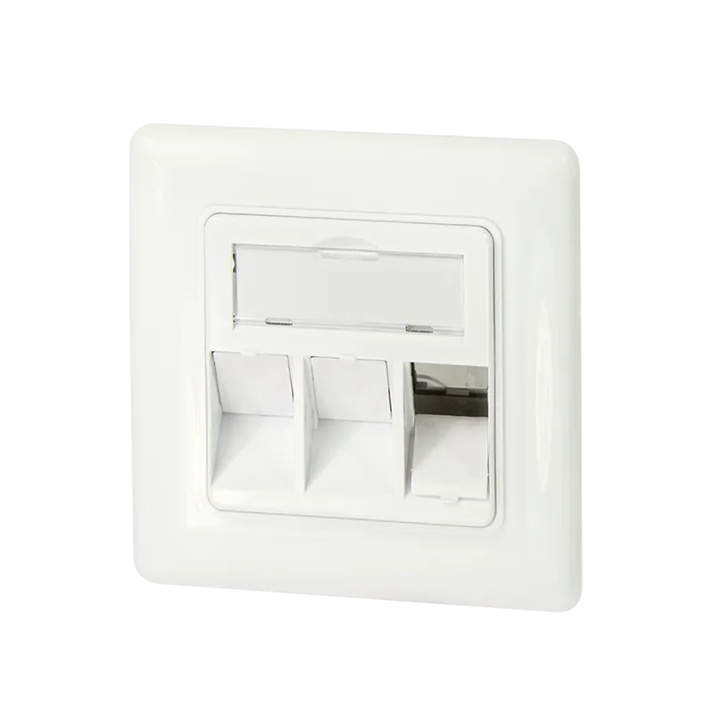 Unterputzdose für 3 Keystone-Module, 45° Schrägauslass, designkompatibel, Reinweiß